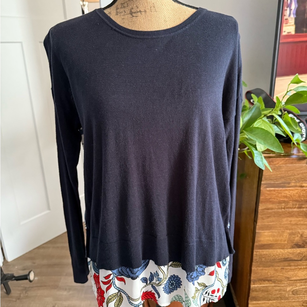 LOFT light weight, long sleeve SWEATER.  Medium Petite.